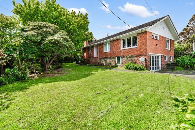 Photo of property in 27 Merriefield Avenue, Forrest Hill, Auckland, 0620