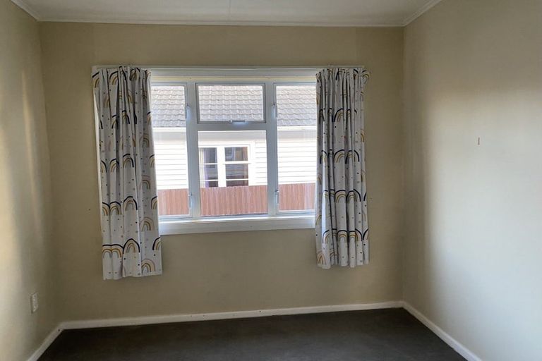 Photo of property in 77 Fraser Street, Wainuiomata, Lower Hutt, 5014