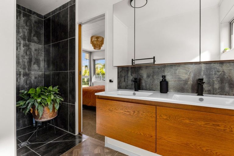 Photo of property in 14 D'arcy Place, Taradale, Napier, 4112