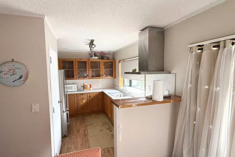 Photo of property in 1/23 Sungrove Rise, Sunnyvale, Auckland, 0612