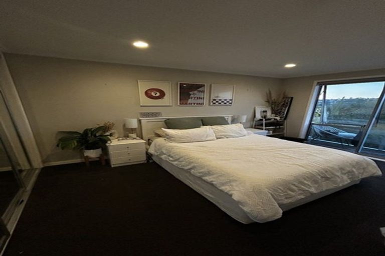 Photo of property in 1/43 Shanaway Rise, Hillcrest, Auckland, 0627