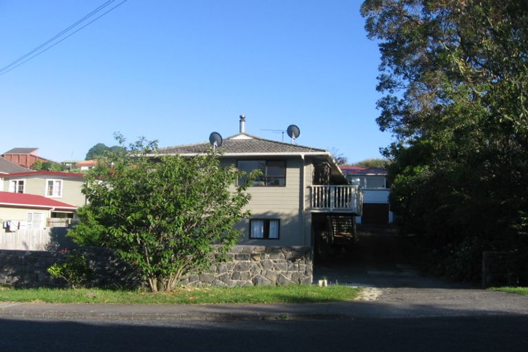 Photo of property in 2/66 Hogans Road, Glenfield, Auckland, 0629