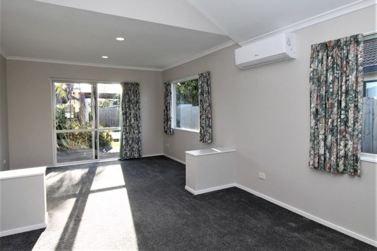 Photo of property in 12 Mellefont Close, East Tamaki Heights, Auckland, 2016