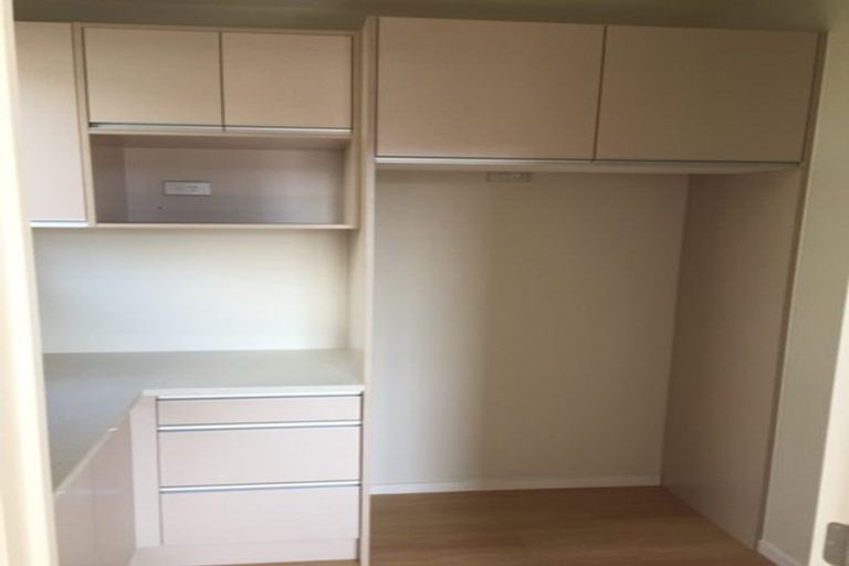 Photo of property in 5a Murray Road, Te Atatu Peninsula, Auckland, 0610