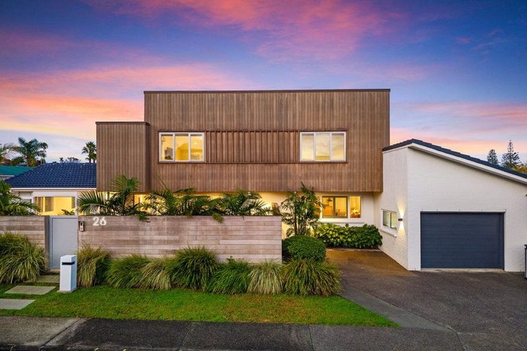 Photo of property in 26 Margaret Place, Milford, Auckland, 0620