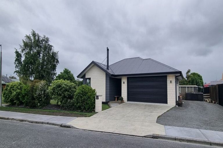 Photo of property in 33 Seadown Crescent, Amberley, 7410