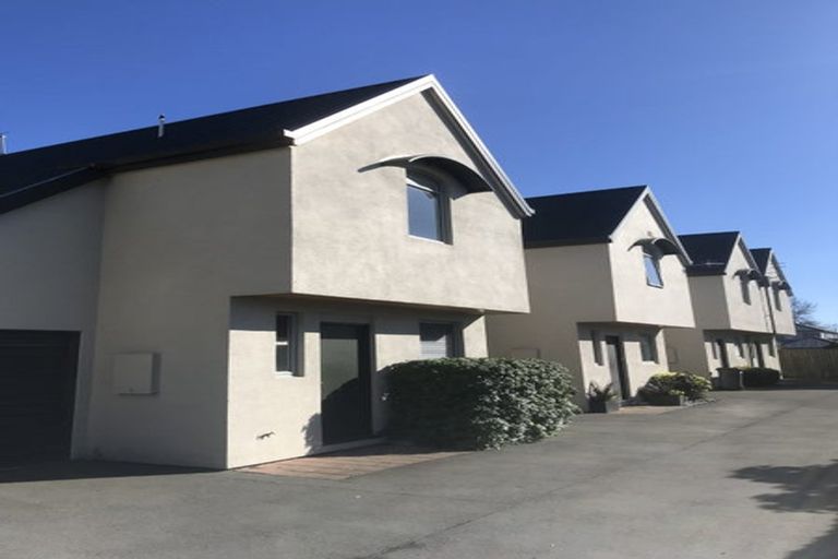 Photo of property in 2/39 Derby Street, St Albans, Christchurch, 8014