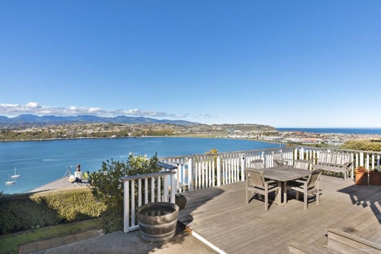 Photo of property in 17 Overtoun Terrace, Hataitai, Wellington, 6021