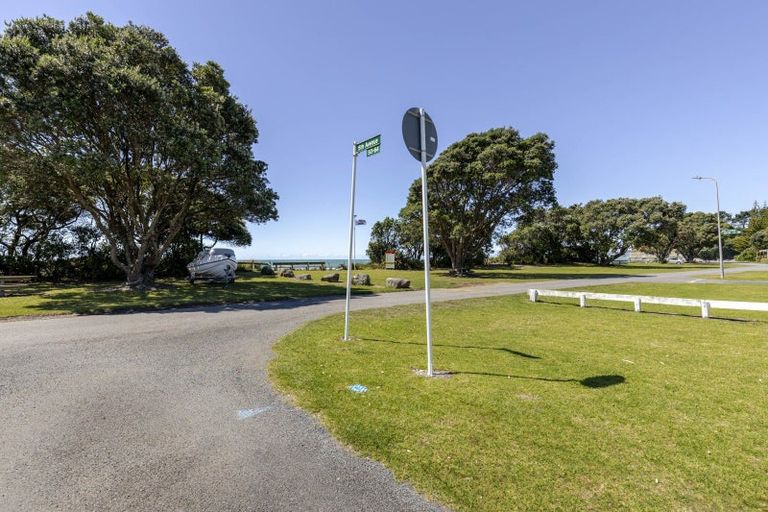 Photo of property in 59 Fifth Avenue, Urenui, 4377