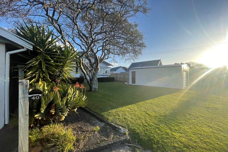 Photo of property in 40 Waiwaka Terrace, Strandon, New Plymouth, 4312