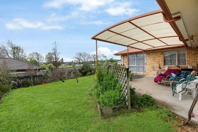 Photo of property in 37 Cabeleigh Drive, Helensville, 0800