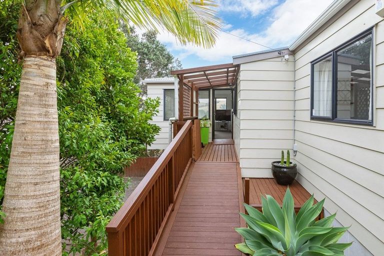 Photo of property in 6 Rautawhiri Road, Helensville, 0800