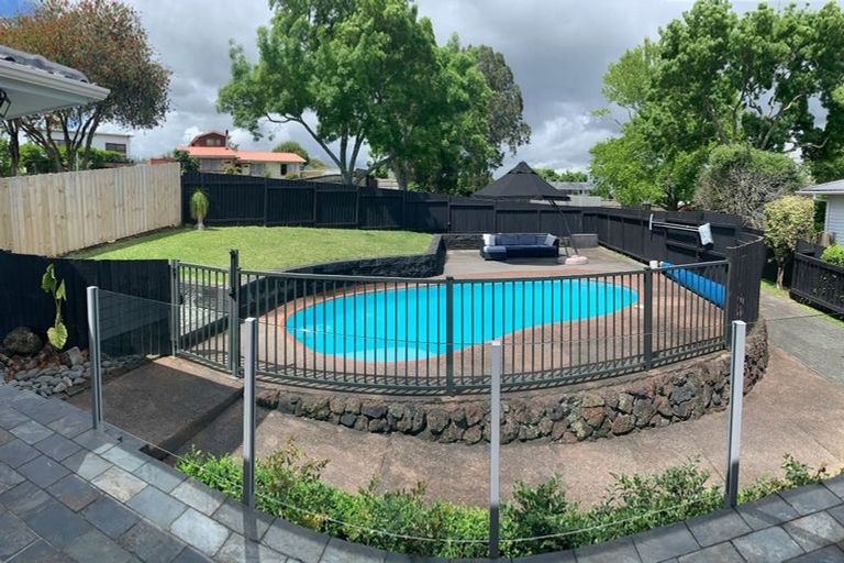 Photo of property in 10 Yeoman Place, Howick, Auckland, 2014
