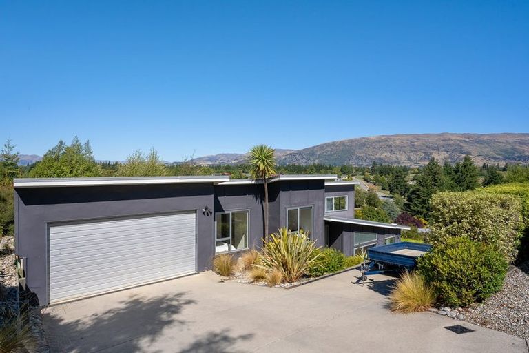Photo of property in 17 Hillview Place, Wanaka, 9305