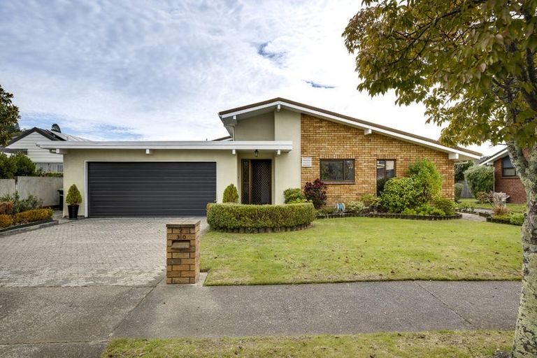 Photo of property in 2/30 Ngarimu Crescent, Taradale, Napier, 4112