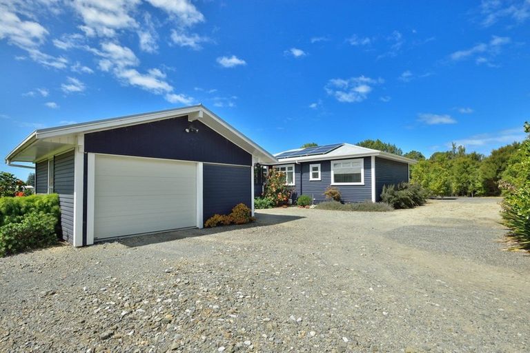 Photo of property in 128 Tauwhareparae Road, Tolaga Bay, 4077
