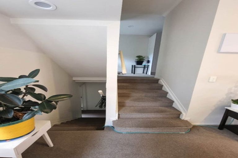 Photo of property in 11/2 Swan Hill Drive, Glen Eden, Auckland, 0602