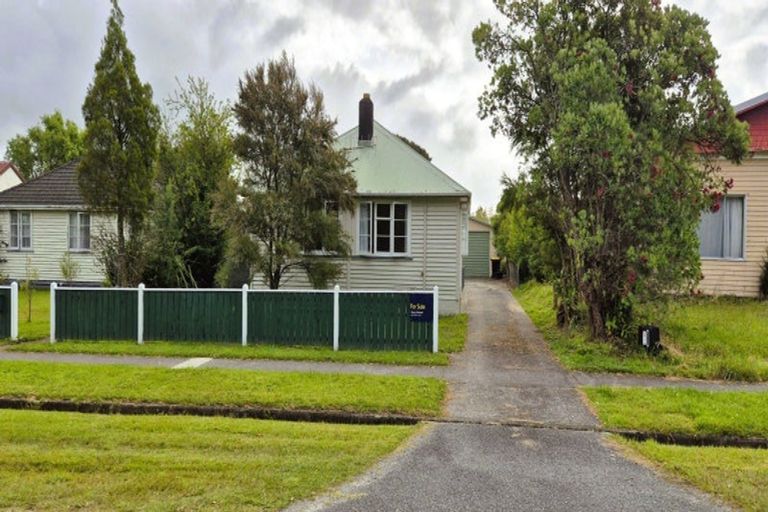 Photo of property in 66 Domett Street, Westport, 7825