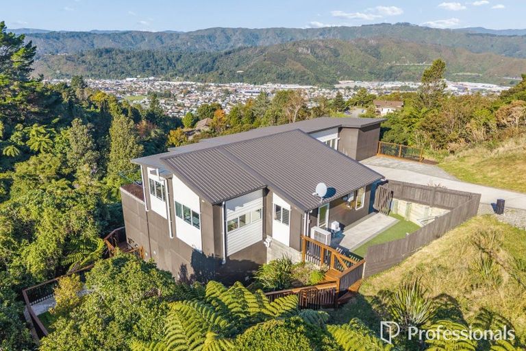 Photo of property in 17 Lindis Lane, Kelson, Lower Hutt, 5010