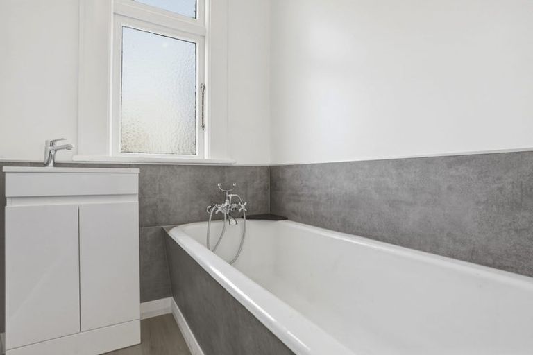 Photo of property in 23 Chaucer Street, Milton, 9220