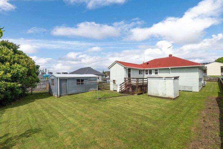 Photo of property in 73 Greenslade Crescent, Northcote, Auckland, 0627