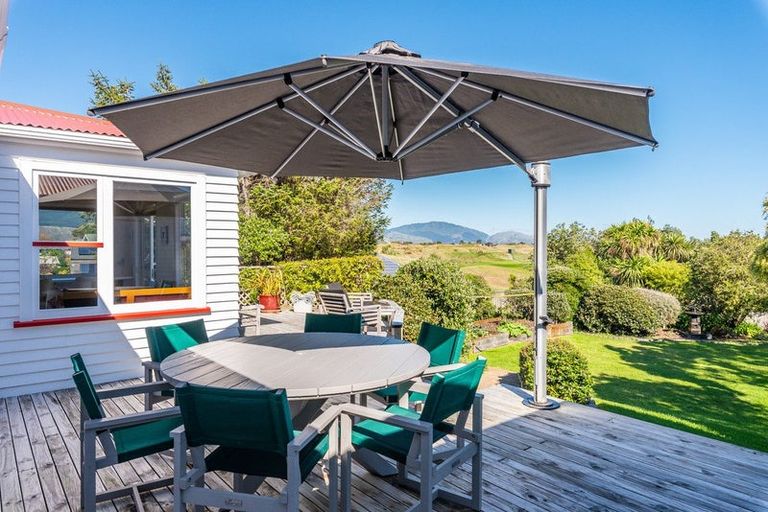 Photo of property in 18 Martin Road, Paraparaumu Beach, Paraparaumu, 5032