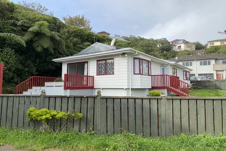 Photo of property in 20 Ted Gilberd Place, Newlands, Wellington, 6037