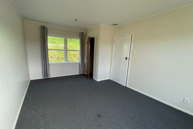 Photo of property in 9 Bellringer Crescent, Newlands, Wellington, 6037