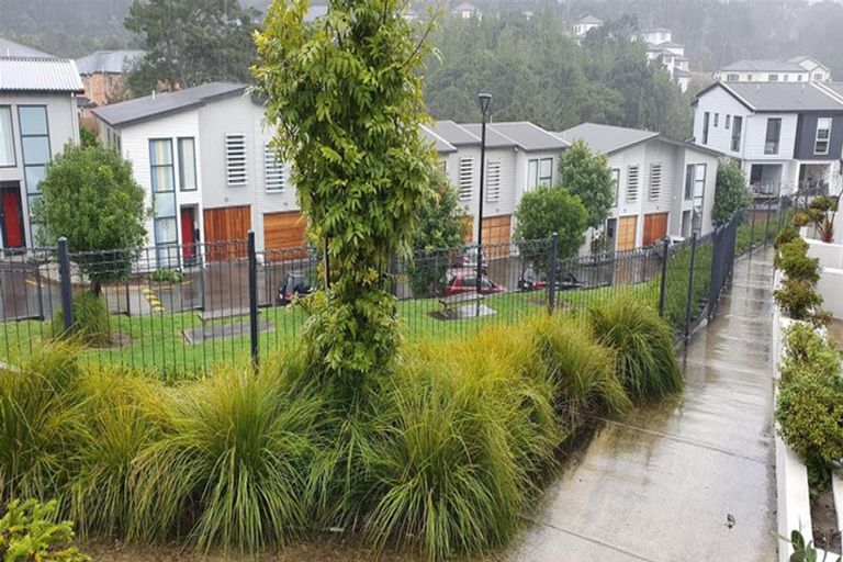 Photo of property in 2/10 Silver Moon Road, Albany Heights, Auckland, 0632