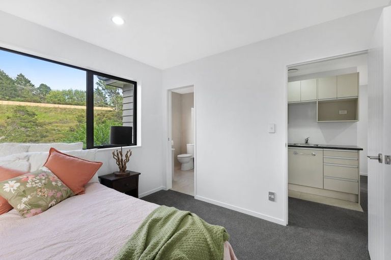 Photo of property in 13 Stubbs Place, Fairview Heights, Auckland, 0632