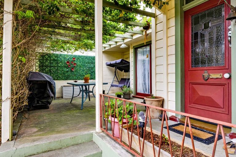 Photo of property in 237 South Road, Hawera, 4610