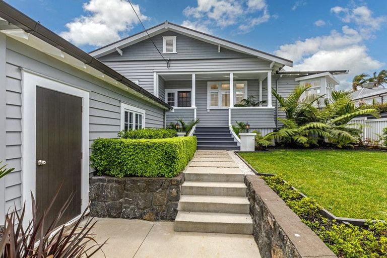 Photo of property in 24 Norwood Road, Bayswater, Auckland, 0622