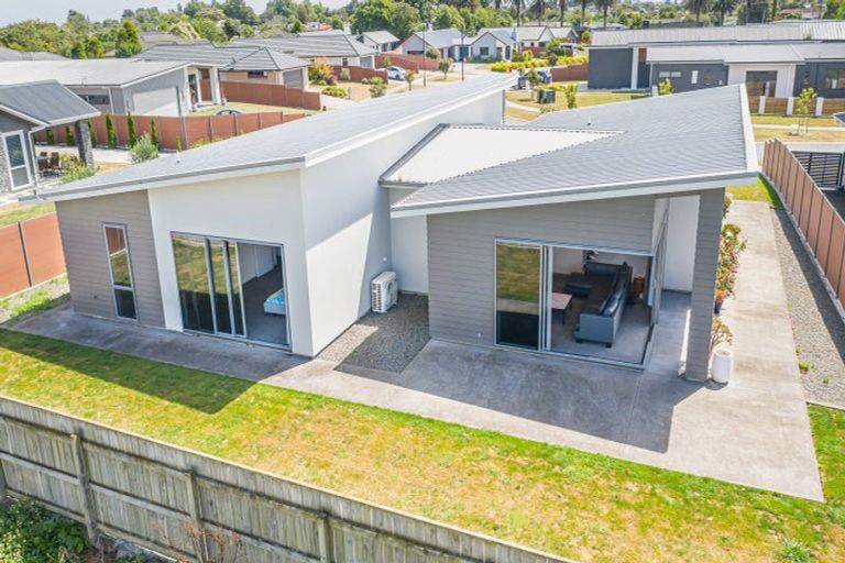 Photo of property in 18 Phoenix Palms Grove, Levin, 5510