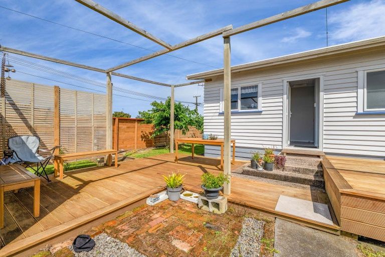 Photo of property in 2 Bone Crescent, Hawera, 4610