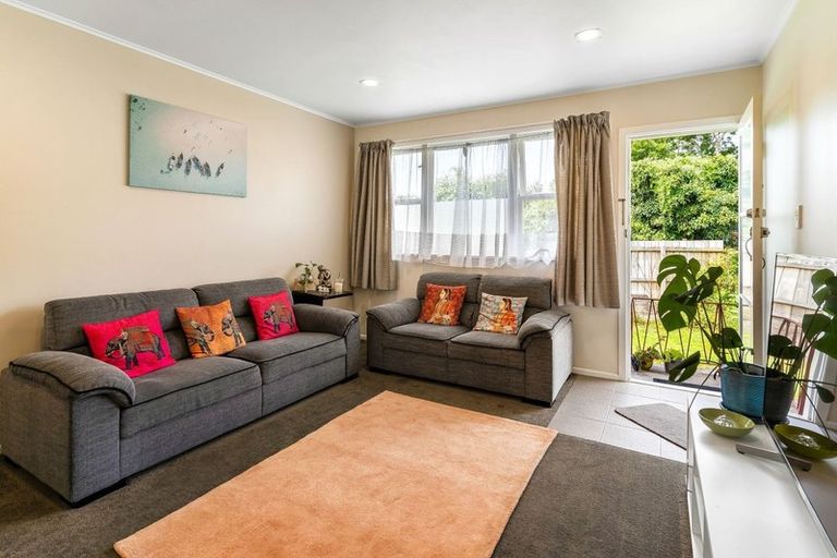 Photo of property in 1/102 Mcleod Road, Te Atatu South, Auckland, 0610