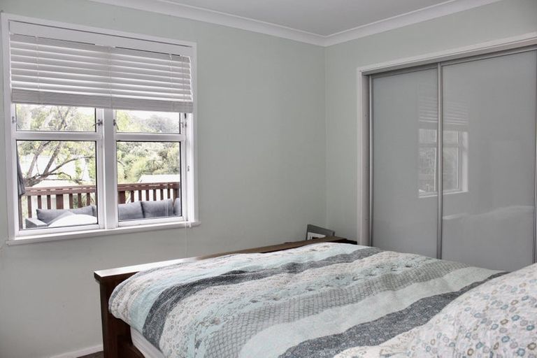 Photo of property in 56 Taipari Road, Te Atatu Peninsula, Auckland, 0610