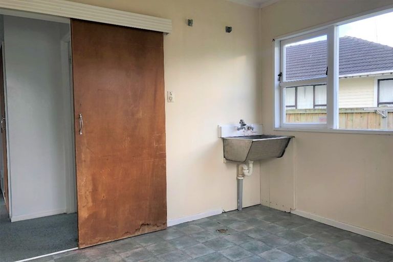 Photo of property in 42 Durham Street, Te Atatu Peninsula, Auckland, 0610