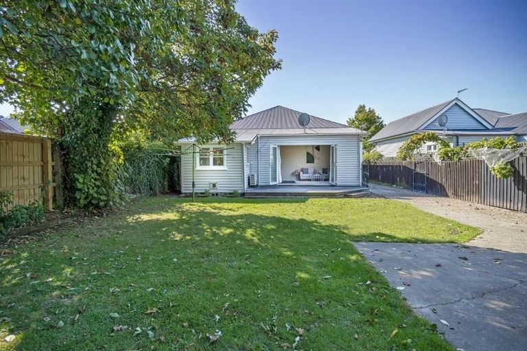 Photo of property in 74 Edward Avenue, Edgeware, Christchurch, 8013