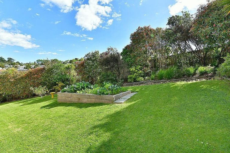 Photo of property in 16 Te Kauri Place, Helensville, 0800