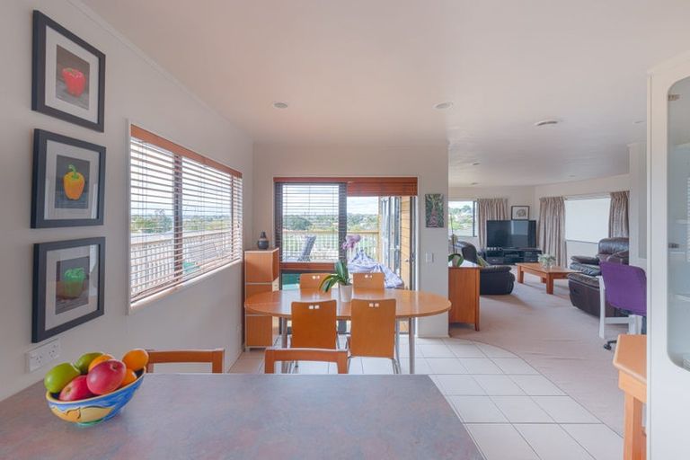 Photo of property in 2/310 Wairau Road, Glenfield, Auckland, 0629