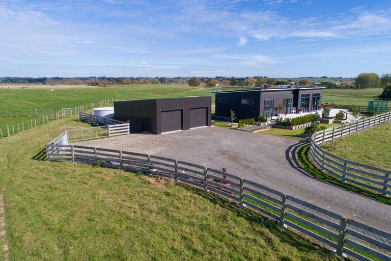 Photo of property in 567 Lethbridge Road, Halcombe, 4775