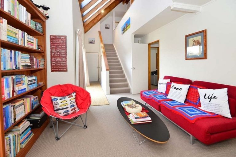 Photo of property in 51 Maygrove Drive, Orewa, 0931