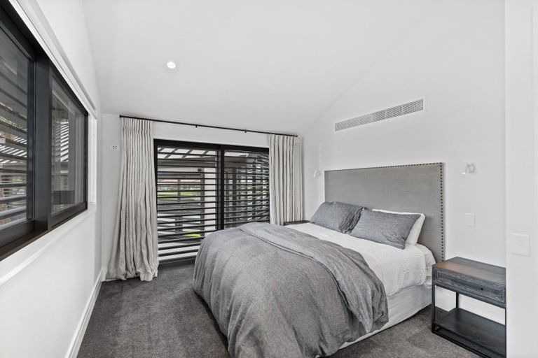 Photo of property in 3 Kuaka Grove, One Tree Point, 0118