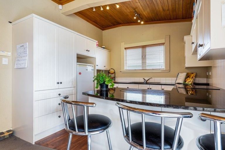 Photo of property in 44 Queen Street, Feilding, 4702