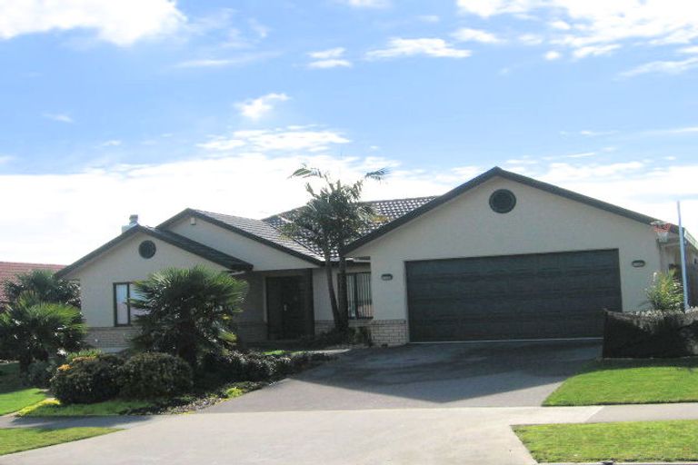 Photo of property in 26 Maghera Drive, East Tamaki Heights, Auckland, 2016