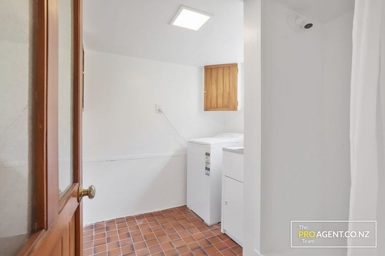 Photo of property in 50 Rimutaka Place, Titirangi, Auckland, 0604