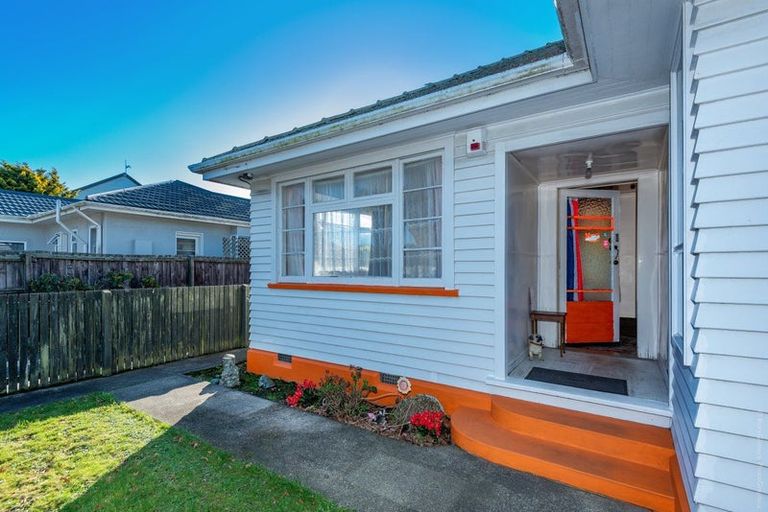 Photo of property in 102 Yaldhurst Road, Sockburn, Christchurch, 8042