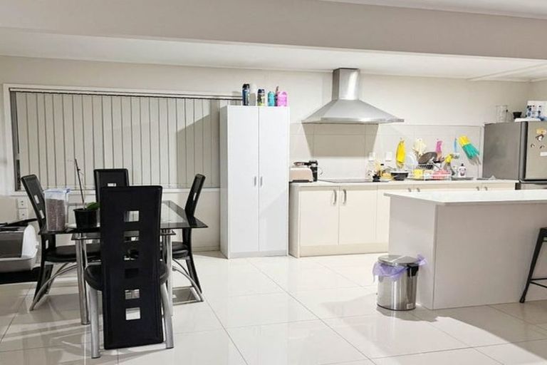 Photo of property in 4 Santiago Crescent, Unsworth Heights, Auckland, 0632