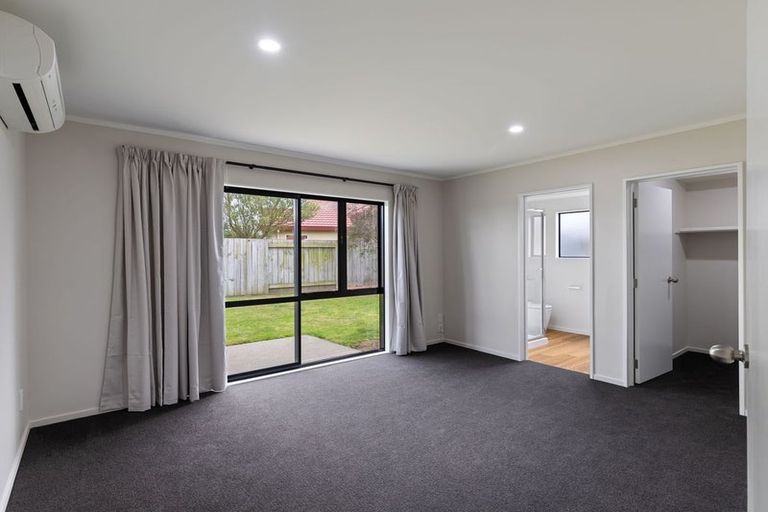 Photo of property in 21 Logan Way, Kelvin Grove, Palmerston North, 4414