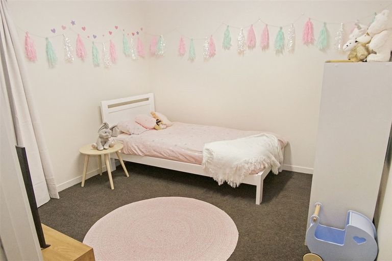 Photo of property in 17 Liberation Road, Papakura, 2110